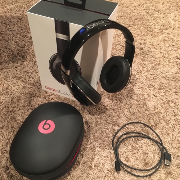 Beats by Dr. Dre Studio wireless headphones - Picture 1 of 1